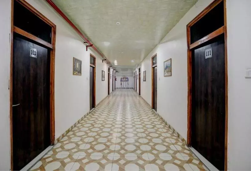Super Hotel O The Royals Inn