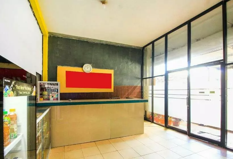 ホテル Oyo 91855 Big  Kendari