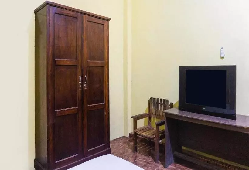 ホテル Oyo 91855 Big  Kendari