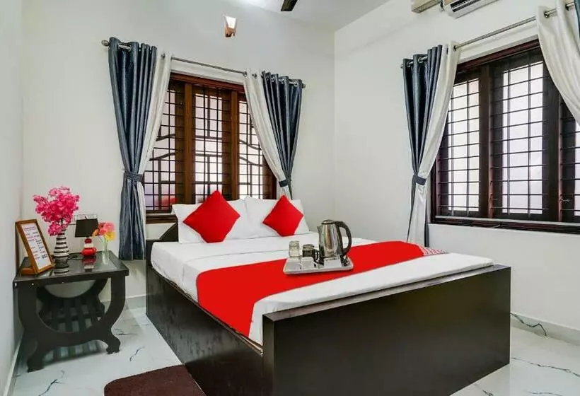ホテル Oyo Flagship 70227 Vaishnavam Residency