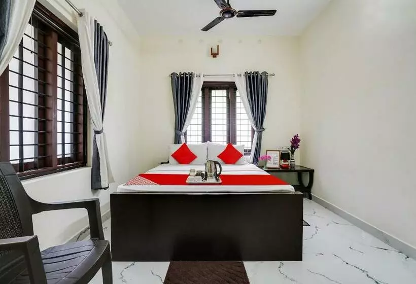 ホテル Oyo Flagship 70227 Vaishnavam Residency