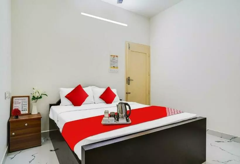 ホテル Oyo Flagship 70227 Vaishnavam Residency