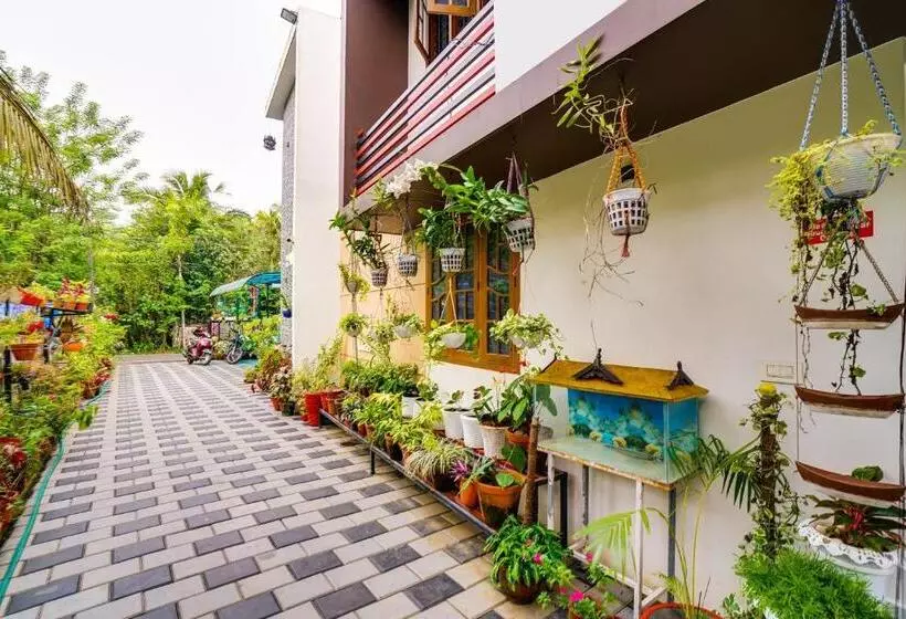 ホテル Oyo Flagship 70227 Vaishnavam Residency