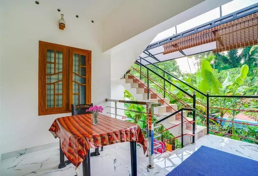 ホテル Oyo Flagship 70227 Vaishnavam Residency