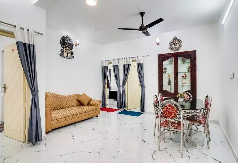 ホテル Oyo Flagship 70227 Vaishnavam Residency