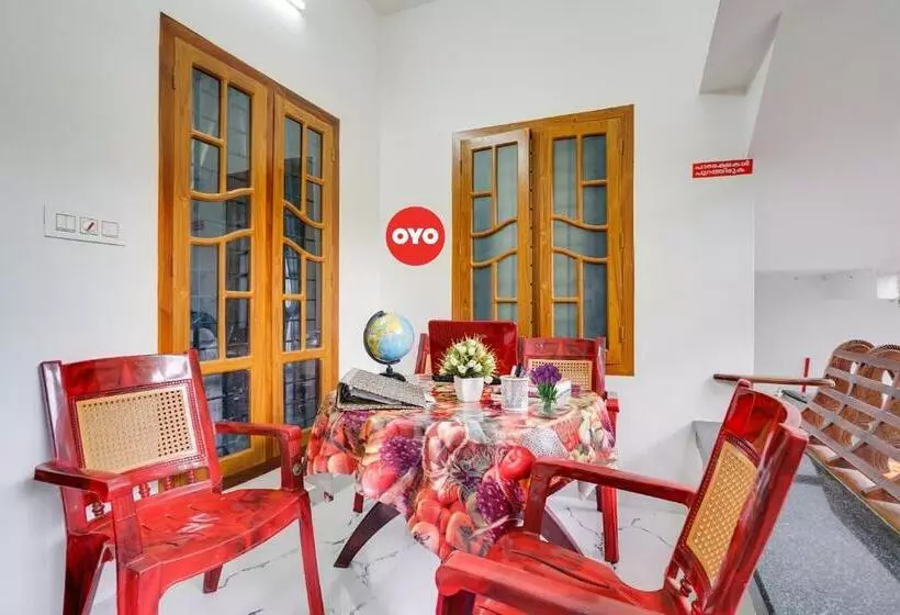ホテル Oyo Flagship 70227 Vaishnavam Residency