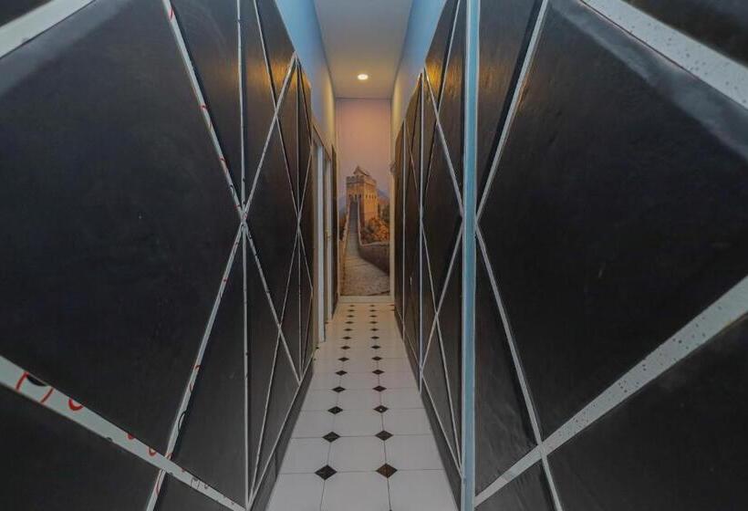 ホテル Reddoorz Near Mayapada Hospital Surabaya