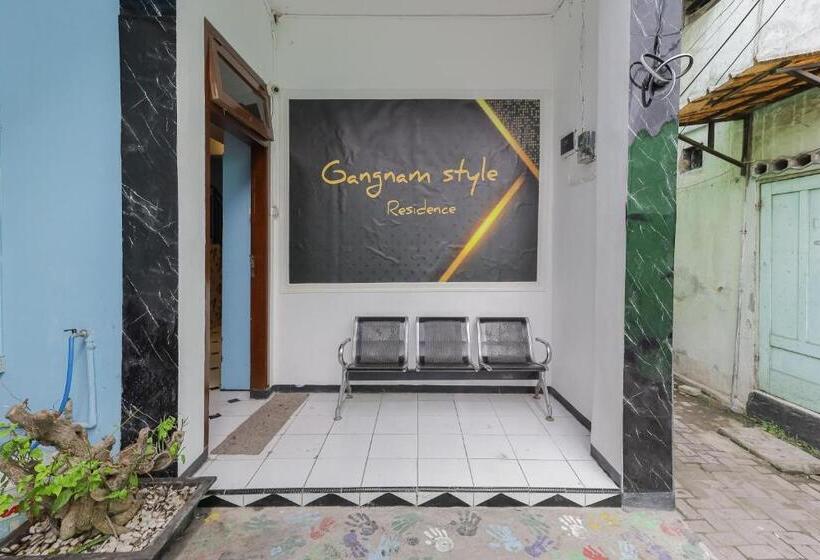 ホテル Reddoorz Near Mayapada Hospital Surabaya