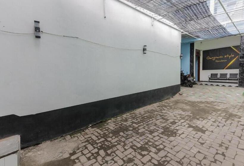 ホテル Reddoorz Near Mayapada Hospital Surabaya