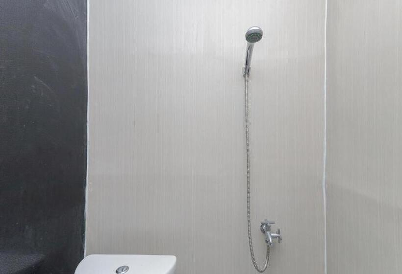 ホテル Reddoorz Near Mayapada Hospital Surabaya