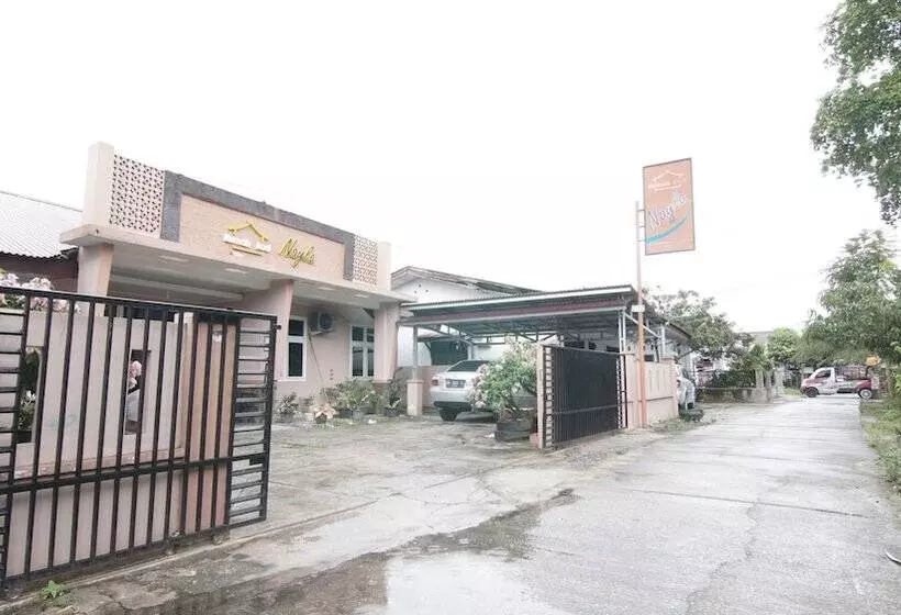 هتل Spot On 91875 Nayla Homestay Syariah Near Koro Koro Panam, Karaoke, Pool, & Cafe