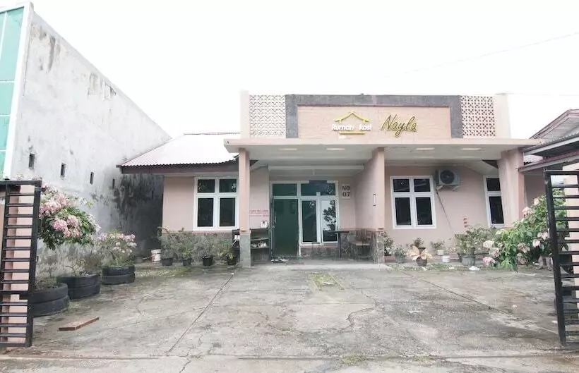 هتل Spot On 91875 Nayla Homestay Syariah Near Koro Koro Panam, Karaoke, Pool, & Cafe
