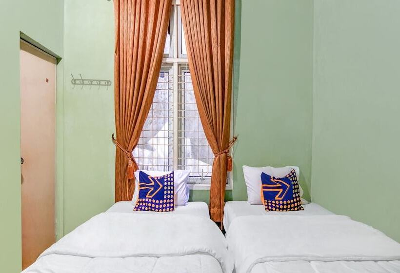 فندق Spot On 91875 Nayla Homestay Syariah Near Koro Koro Panam, Karaoke, Pool, & Cafe