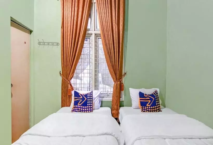 هتل Spot On 91875 Nayla Homestay Syariah Near Koro Koro Panam, Karaoke, Pool, & Cafe