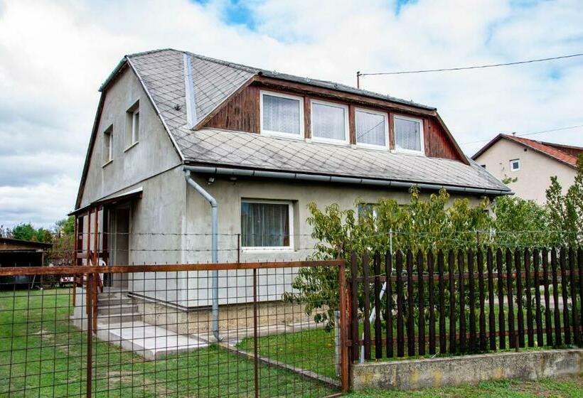 פנסיון Luca Apartman