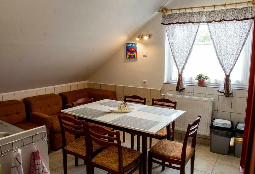 פנסיון Luca Apartman