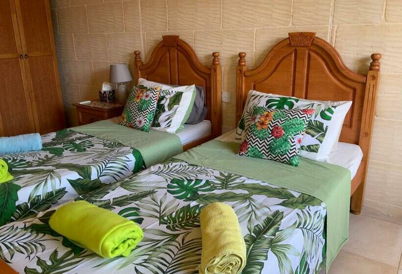 ペンション Tan Nanna Tropical Guesthouse With Spacious Pool