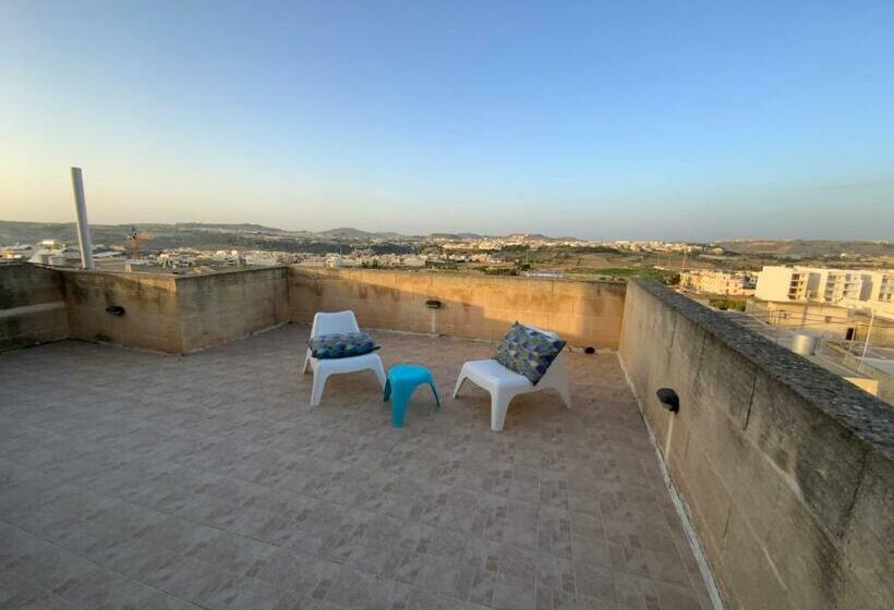 ペンション Tan Nanna Tropical Guesthouse With Spacious Pool