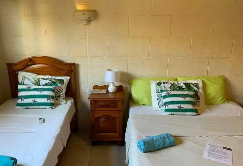 ペンション Tan Nanna Tropical Guesthouse With Spacious Pool