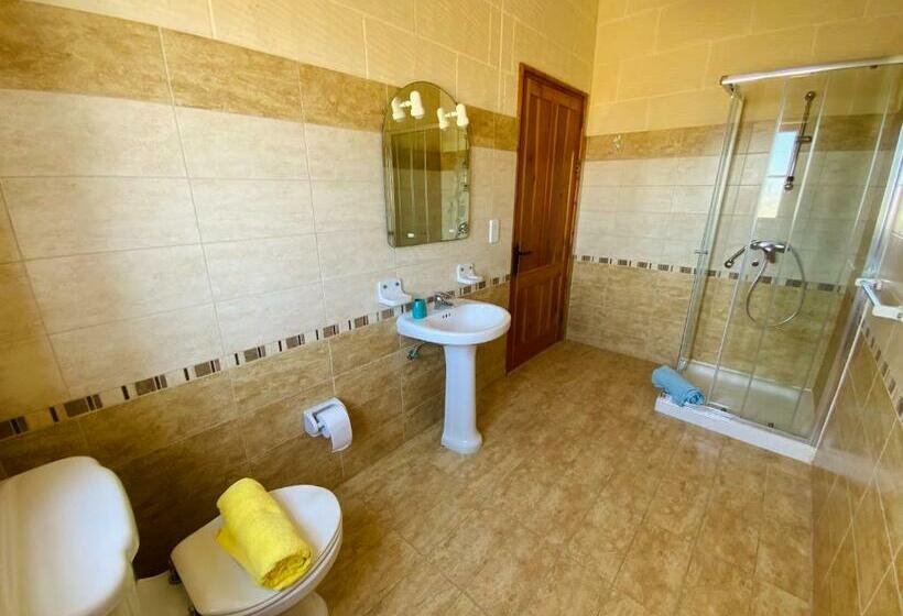 ペンション Tan Nanna Tropical Guesthouse With Spacious Pool