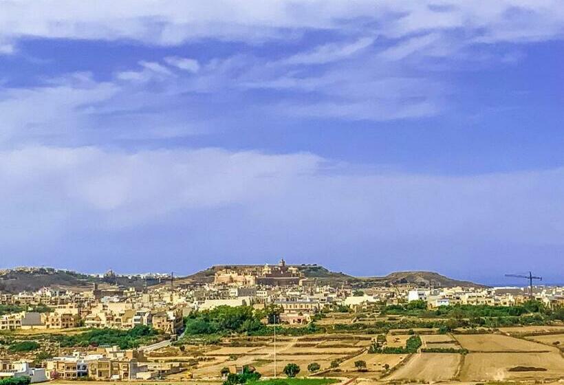 ペンション Tan Nanna Tropical Guesthouse With Spacious Pool