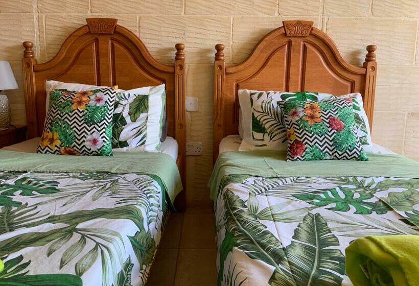 ペンション Tan Nanna Tropical Guesthouse With Spacious Pool