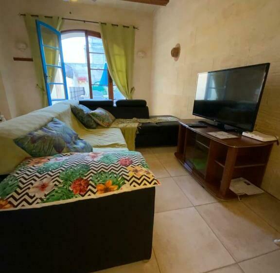 ペンション Tan Nanna Tropical Guesthouse With Spacious Pool