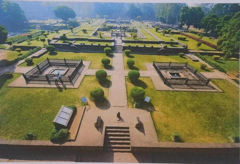 پانسیون Malwade Motel