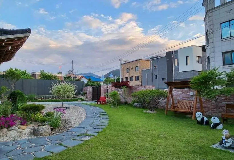 Majatalo Moon Drawing Goeun