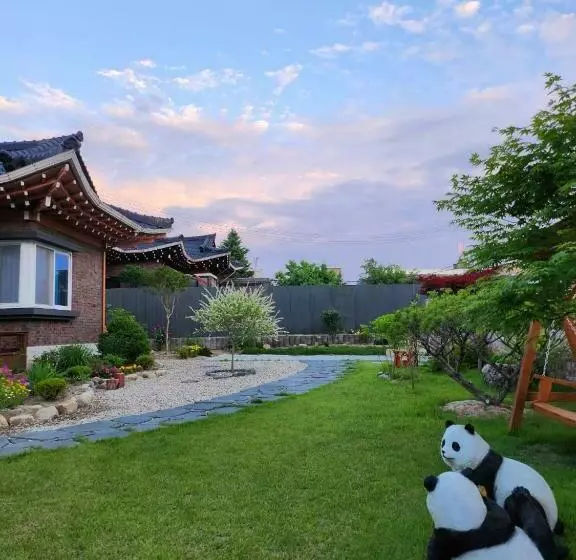 Majatalo Moon Drawing Goeun