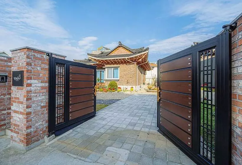 Majatalo Moon Drawing Goeun