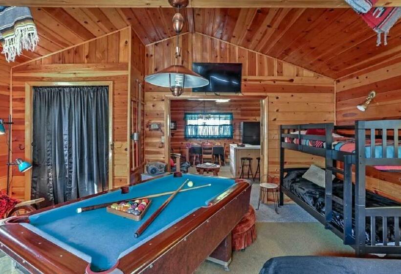 پانسیون Happy Heart Bunkhouse