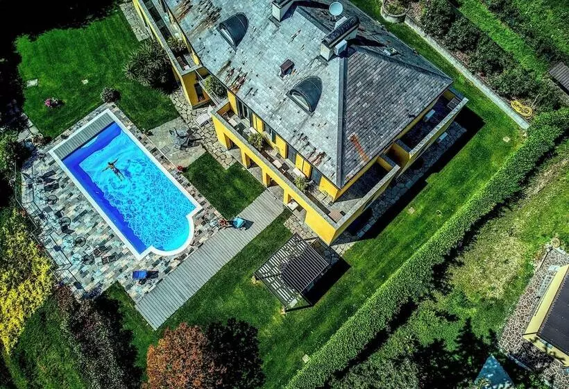 تختخواب و صبحانه Montebello