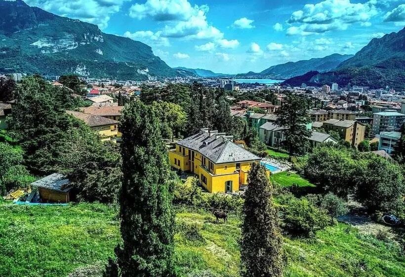 تختخواب و صبحانه Montebello