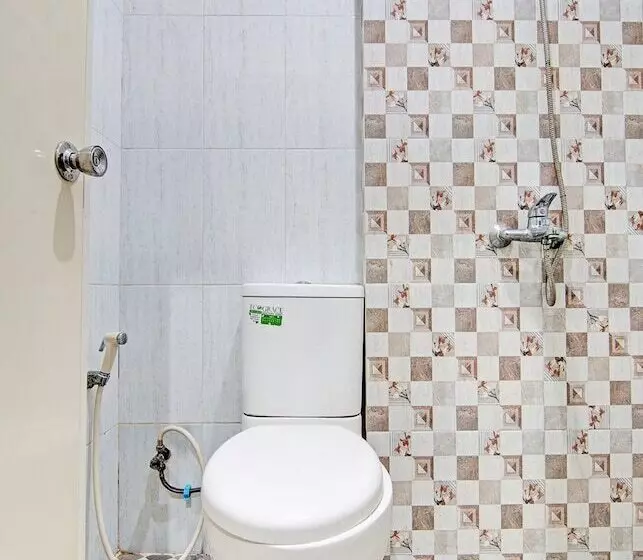 Hotelli Oyo 91835 Djasur Kost
