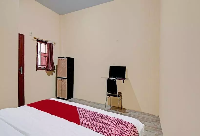 Hotelli Oyo 91835 Djasur Kost