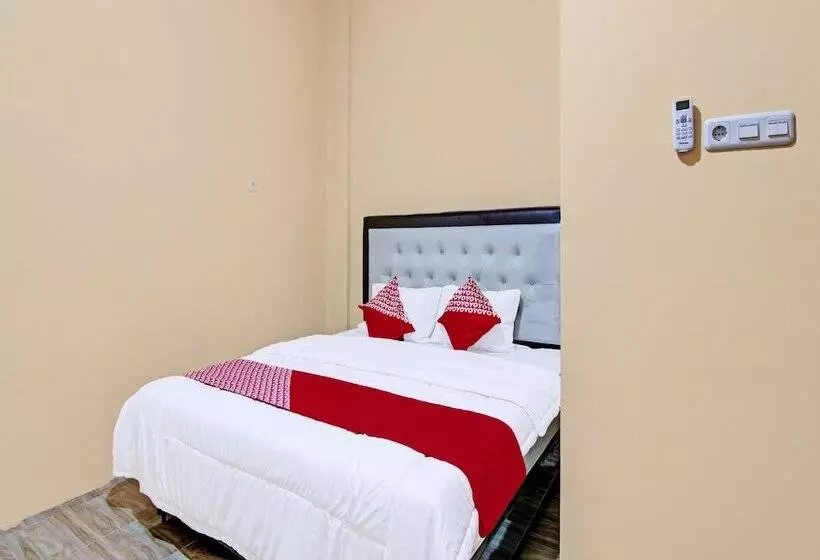 Hotelli Oyo 91835 Djasur Kost