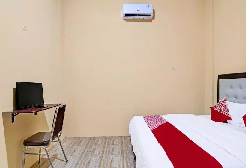 Hotelli Oyo 91835 Djasur Kost