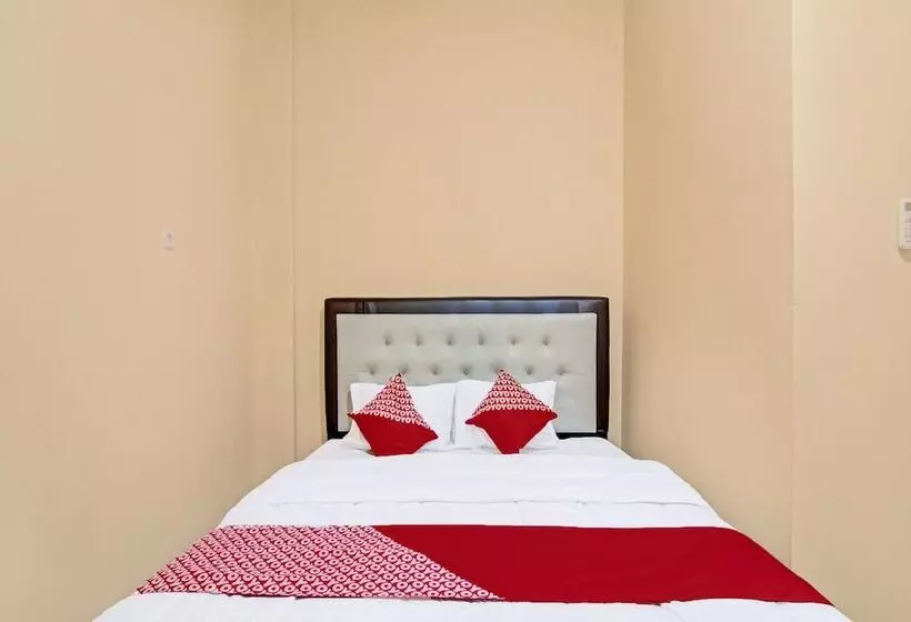 Hotelli Oyo 91835 Djasur Kost
