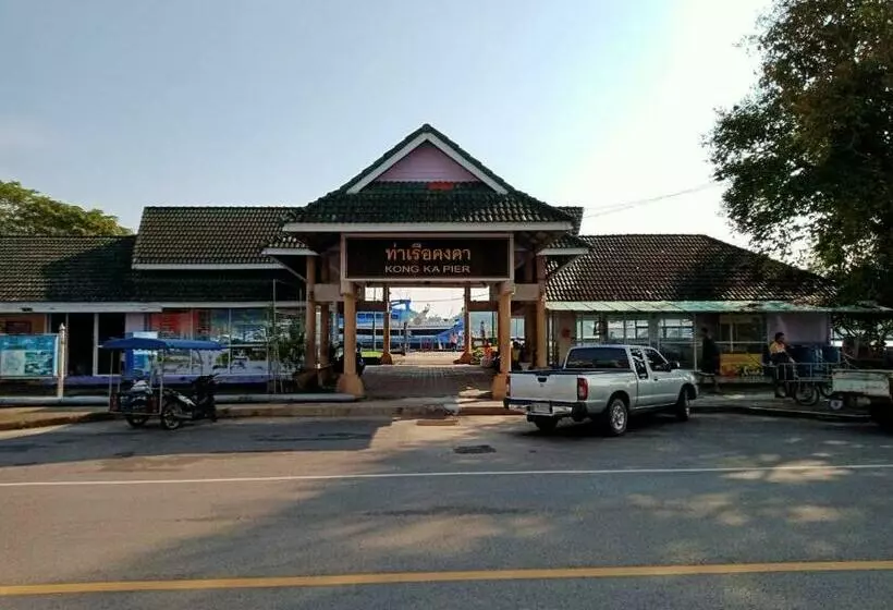 Hotelli Marina Seaview Krabi