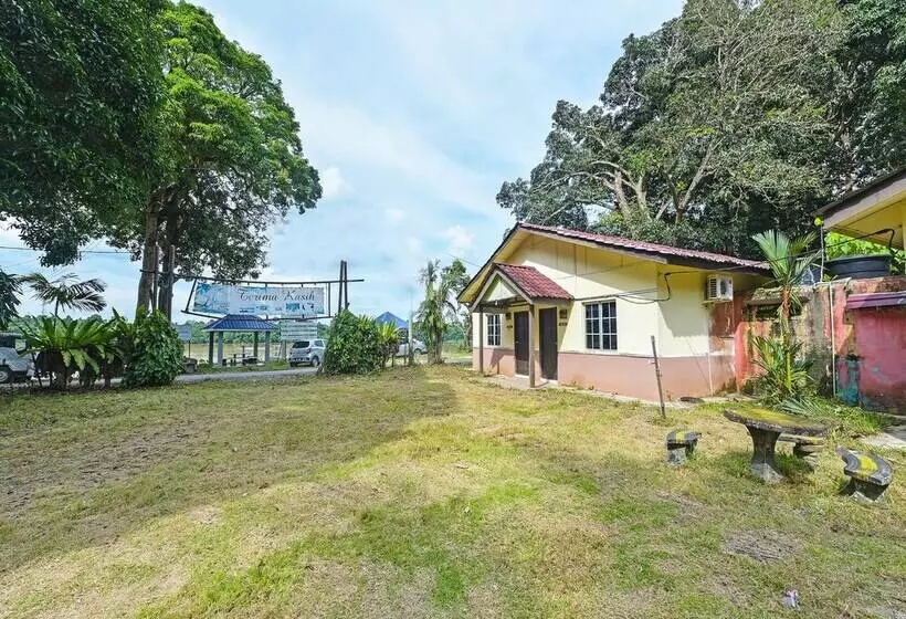 Hotelli Oyo 90657 D Ambang Resort