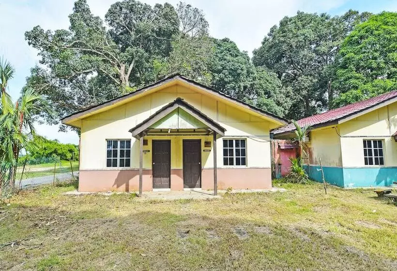 Hotelli Oyo 90657 D Ambang Resort