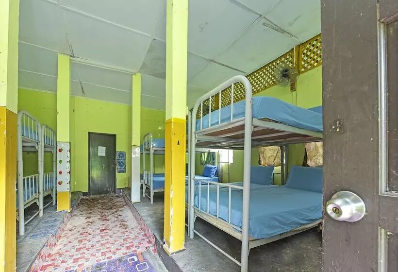 Hotelli Oyo 90657 D Ambang Resort