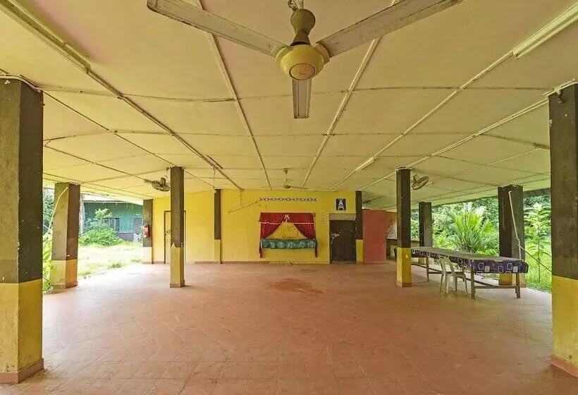 Hotelli Oyo 90657 D Ambang Resort