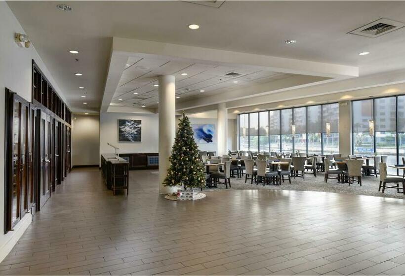 Отель Tampa Riverwalk