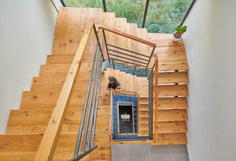 Hotel Warehouse X Poshtel