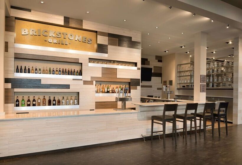 Отель Embassy Suites By Hilton Chicago Naperville