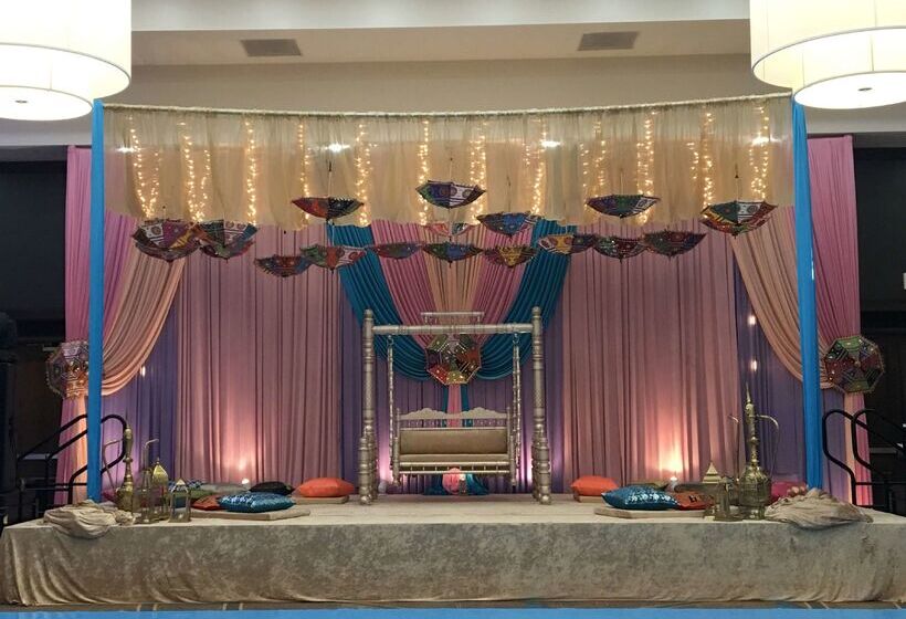 Отель Embassy Suites By Hilton Chicago Naperville