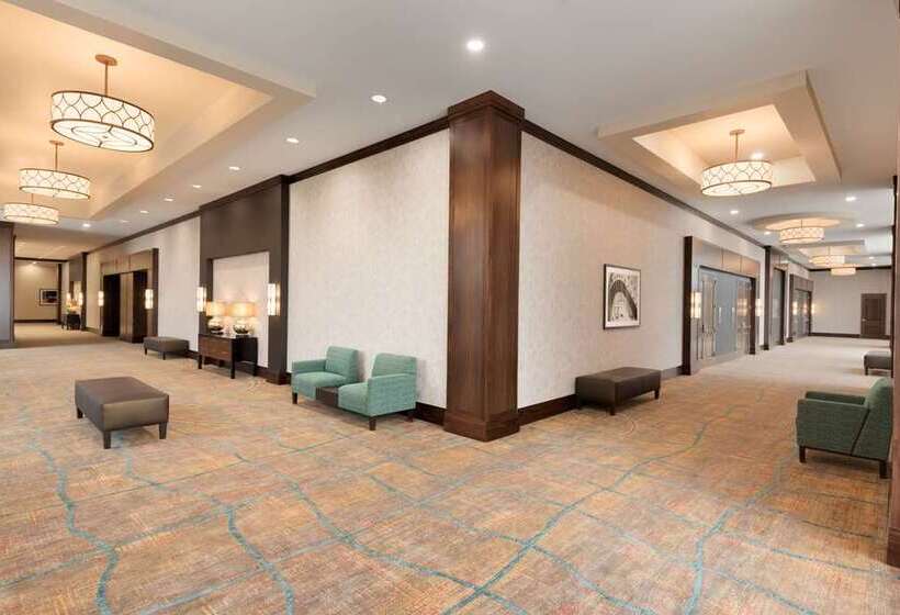 Отель Embassy Suites By Hilton Chicago Naperville