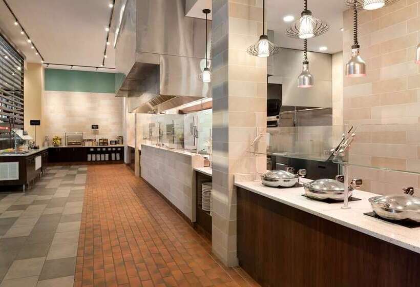 Отель Embassy Suites By Hilton Chicago Naperville